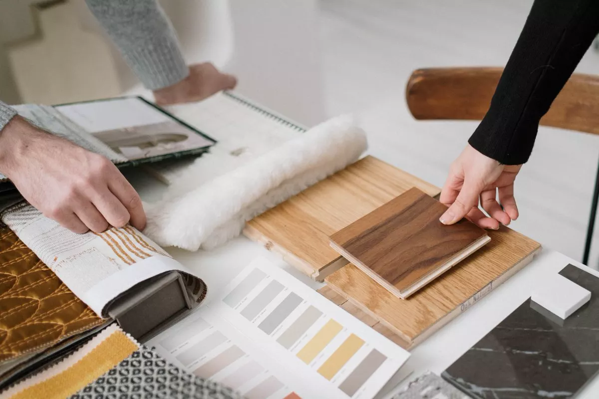 Beispielbild: verschiedene Arbeitsplatten-Materialien im Vergleich